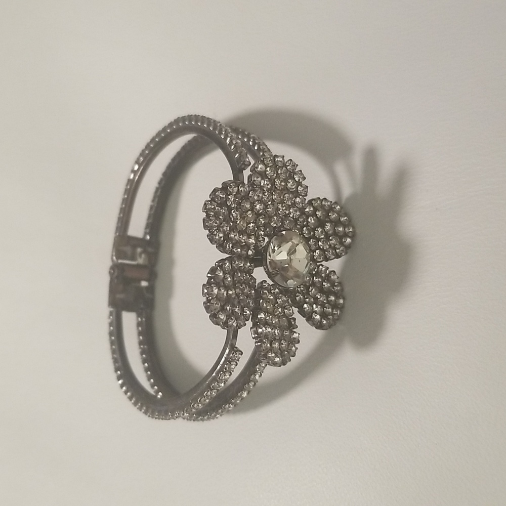 Women's Cuff  Rhinestone Bracelet with Flower Brooch; Silvertone; One Size NWOT